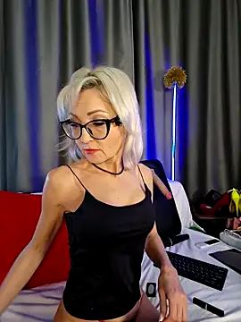 Snapshot of Milforja chatting on February 20, 2026, 7:36 pm Milforja online show from February 20, 2026, 7:36 pm