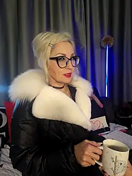 Snapshot of Milforja chatting on March 4, 2026, 7:03 am Milforja online show from March 4, 2026, 7:03 am