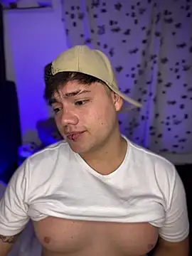 Snapshot of dannybear_ chatting on October 10, 2025, 3:38 am dannybear online show from October 10, 2025, 3:38 am