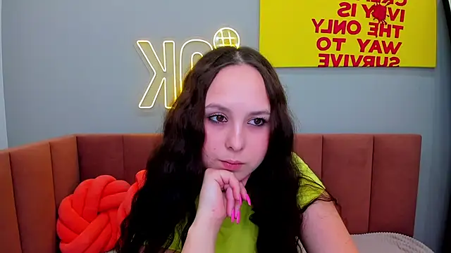 BeatriceReeves online show from June 6, 2026, 1:11 am