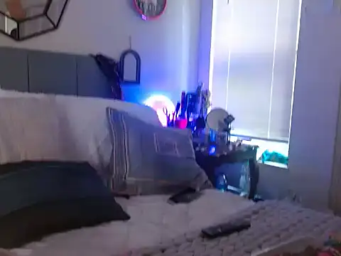 Hollyhudson123 online show from September 17, 2025, 8:43 pm