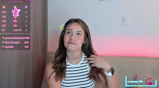 Snapshot of Tamaraa_Serra chatting on January 24, 2025, 12:31 am Tamaraa Serra online show from January 24, 2025, 12:31 am