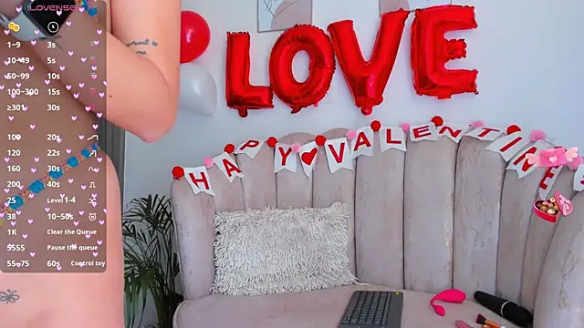 Snapshot of Tamaraa_Serra chatting on February 15, 2025, 6:23 pm Tamaraa Serra online show from February 15, 2025, 6:23 pm