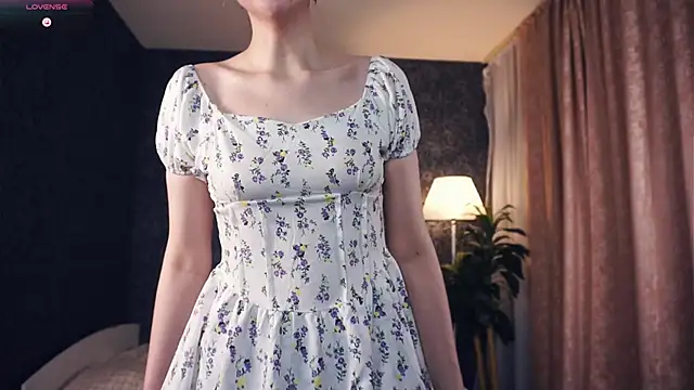 MoiraHavins online show from November 27, 2025, 5:09 am