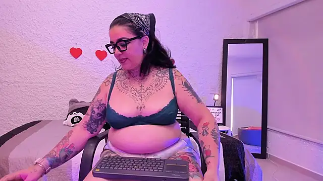 poisson ivy online show from September 10, 2025, 8:20 pm