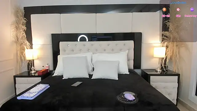 CarlaRossi  online show from November 20, 2025, 7:57 pm