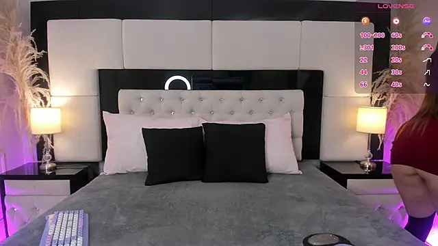 CarlaRossi  online show from January 14, 2026, 7:52 pm