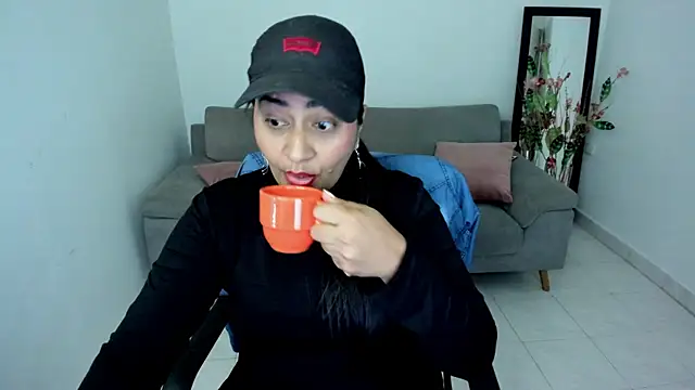 Adele Sweett online show from November 3, 2025, 11:44 am