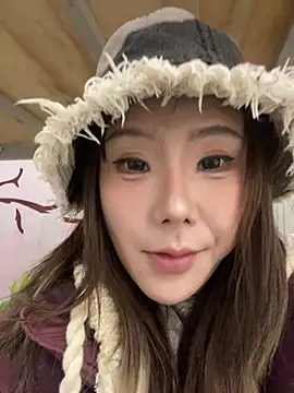 Snapshot of ChuChu1991 chatting on February 9, 2025, 5:19 am ChuChu1991 online show from February 9, 2025, 5:19 am