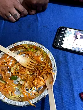 Snapshot of United3 chatting on November 16, 2025, 8:31 am United3 online show from November 16, 2025, 8:31 am