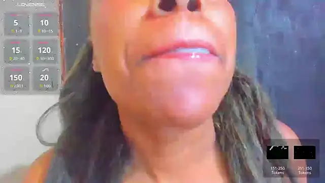 KamariaFyre online show from November 25, 2025, 10:48 am