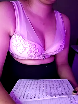 Snapshot of Olivia3 chatting on February 11, 2025, 7:48 pm Olivia3 online show from February 11, 2025, 7:48 pm
