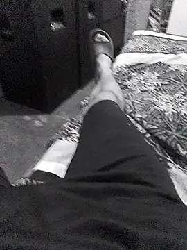 Snapshot of Deste223 chatting on October 13, 2025, 5:02 pm Deste223 online show from October 13, 2025, 5:02 pm