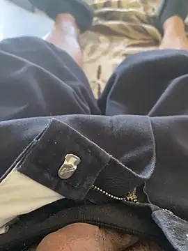 Deste223 online show from April 25, 2026, 4:48 pm