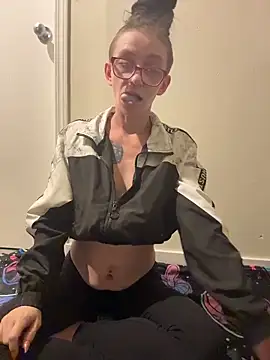 Stonermama666420 online show from May 22, 2026, 5:36 am