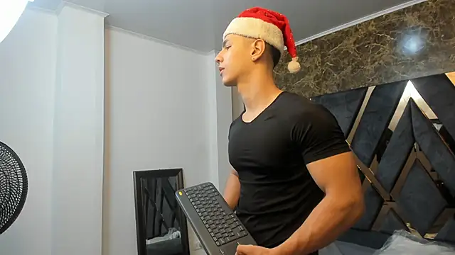 Snapshot of Flynn_Riider chatting on December 19, 2024, 11:18 am Flynn Riider online show from December 19, 2024, 11:18 am