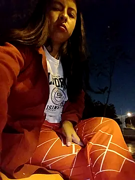 Danna-linyi online show from May 1, 2026, 2:05 am