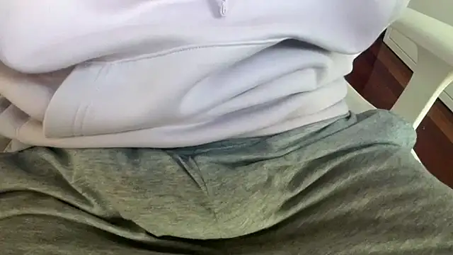 Snapshot of Axeeeeeeeeeeeel chatting on October 28, 2025, 4:42 pm Axeeeeeeeeeeeel online show from October 28, 2025, 4:42 pm