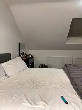 littlebambi26 online show from April 24, 2026, 8:44 pm