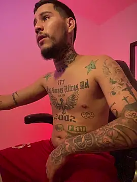 Junihn0 online show from November 7, 2025, 9:48 pm