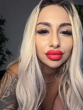 GoldenAmber online show from November 29, 2025, 7:06 pm