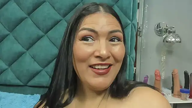 PENELOPELEWISs online show from April 10, 2026, 12:16 am