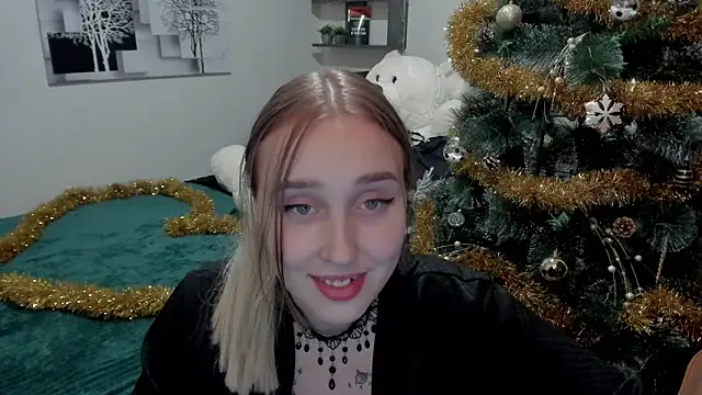 LinaTruly online show from December 21, 2024, 11:13 pm