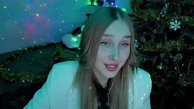 LinaTruly online show from December 28, 2024, 8:04 pm