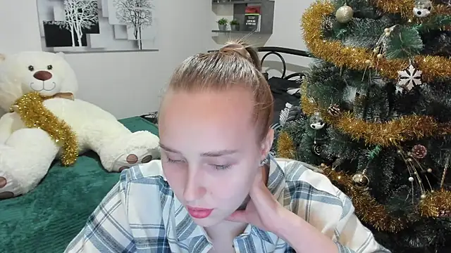 LinaTruly online show from January 14, 2025, 8:15 pm