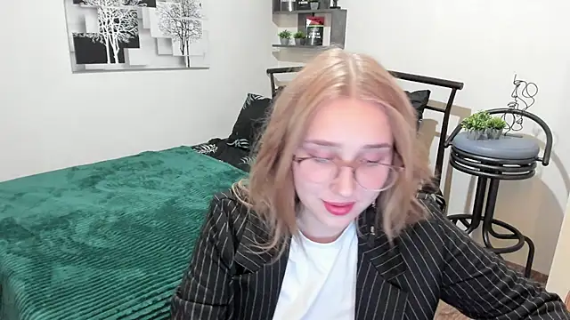 LinaTruly online show from January 24, 2025, 11:56 pm