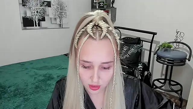 LinaTruly online show from February 25, 2025, 8:30 pm