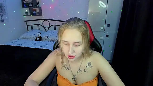 LinaTruly online show from October 13, 2025, 9:37 pm