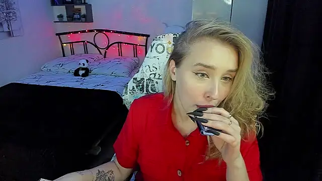 LinaTruly online show from November 3, 2025, 9:38 pm