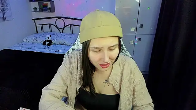 LinaTruly online show from November 14, 2025, 9:57 pm