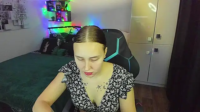 LinaTruly online show from February 4, 2026, 10:04 pm