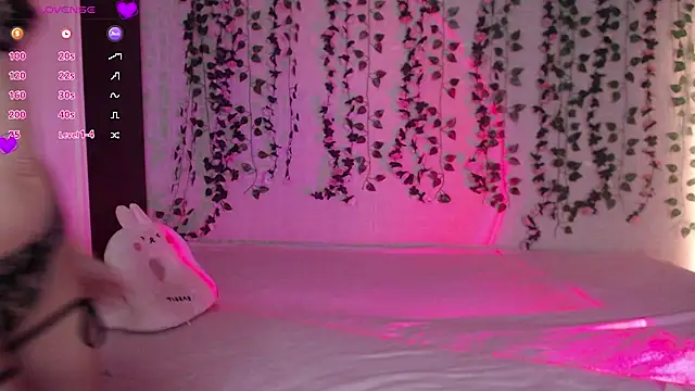 Snapshot of Lessy_Lasska chatting on October 11, 2025, 1:20 pm Lessy Lasska online show from October 11, 2025, 1:20 pm