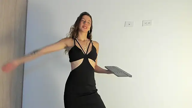 jolie lov online show from September 15, 2025, 1:22 pm