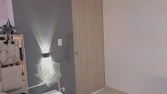 jolie lov online show from October 20, 2025, 1:11 pm