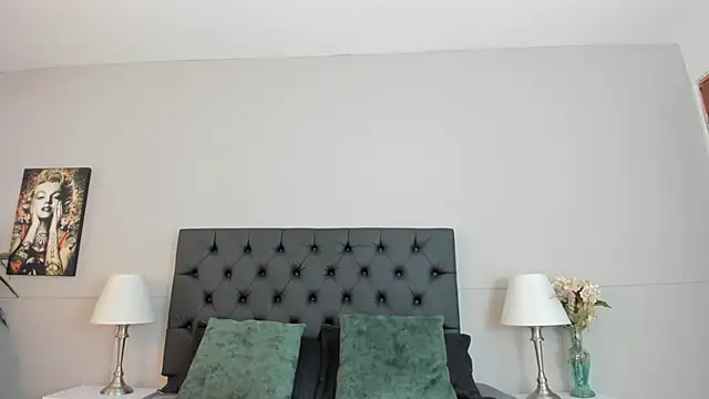 Robin Rief online show from October 15, 2025, 3:06 am