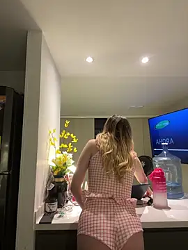 Snapshot of NicoleCut chatting on November 2, 2025, 10:17 am NicoleCut online show from November 2, 2025, 10:17 am