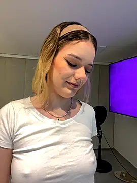 Snapshot of NicoleCut chatting on November 5, 2025, 10:48 am NicoleCut online show from November 5, 2025, 10:48 am