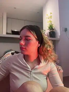 NicoleCut online show from April 16, 2026, 9:43 am