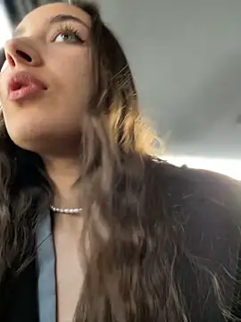 VelvetVixenI online show from April 15, 2026, 3:52 pm