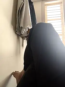 Snapshot of suryavanshi7inch chatting on February 15, 2026, 5:37 am suryavanshi7inch online show from February 15, 2026, 5:37 am