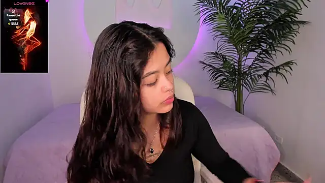 Ariana Pierce online show from November 8, 2025, 12:27 pm