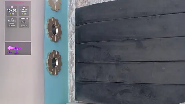 CrystalWoods94 online show from October 15, 2025, 1:22 pm