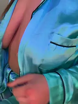 Queendiamon online show from February 17, 2025, 2:31 am