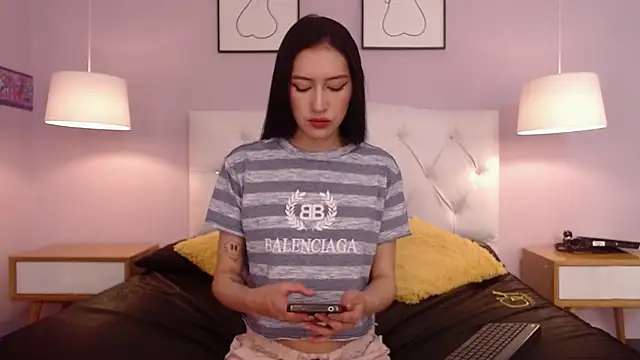 sara17  online show from September 29, 2025, 8:24 pm