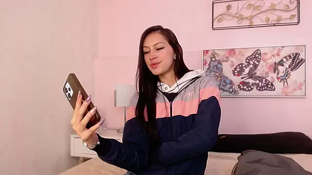 sara17  online show from January 13, 2026, 8:14 pm