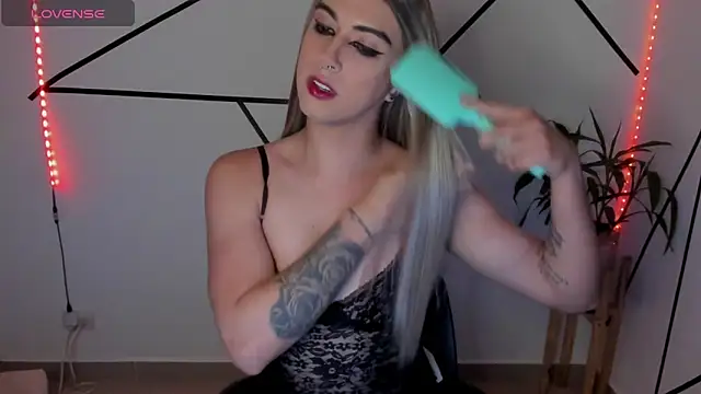 Snapshot of ashley_sans2000 chatting on October 7, 2025, 10:23 am ashley sans2000 online show from October 7, 2025, 10:23 am